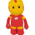 Ironman amigurumi. Pelouche fatto a mano ad uncinetto. Bambola imbottita morbida.