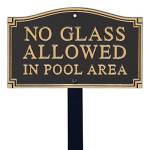 SmartSign "No Glass Allowed in Pool Area" - Targa in alluminio con palo da 45,7 cm x 24,1 cm, colore: Nero