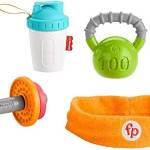 Fisher-Price - Set regalo Baby Muscoli, con 4 giocattoli a tema fitness con fascia indossabile, sonaglino e massaggiagengive, per potenziare le capacità motorie, giocattolo per bambini, 3+ mesi, GJD49