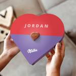 Confezione regalo natalizia Milka personalizzata - Personalizza la confezione regalo Milka con il nome e messaggio, cuori di cioccolato con ripieno di crema di nocciole e torrone (187 gram - Cuore)