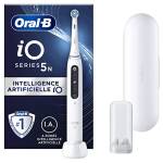 Oral-B Spazzolino Elettrico Ricaricabile iO 5N, Sensore di Pressione, Intelligenza Artificiale, 5 Modalità di Spazzolamento, 1 Testina, 1 Spazzolino, 1 Custodia da Viaggio, Bianco, Idea Regalo