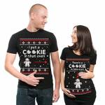 Silk Road Tees Donne Coppie di Natale Corrispondenza Tees maternità Miglior Regalo di Natale Gravidanza Shirt c'è Un Cookie in Quel Forno maternità Tee Shirt Regalo Tee Men Medium - Women Small Nero