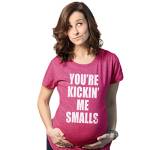 Crazy Dog Tshirts - Maternity Kicking Me Smalls Funny T Shirt Pregnancy Announcement Novelty Tee (Pink) - L - Divertente Magliette di maternità